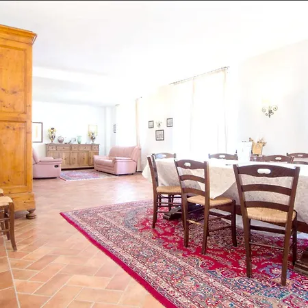 One Bedroom With City View Shared Pool And Enclosed Garden At דירה