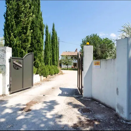 Appartement One Bedroom With City View Shared Pool And Enclosed Garden At Spolète
